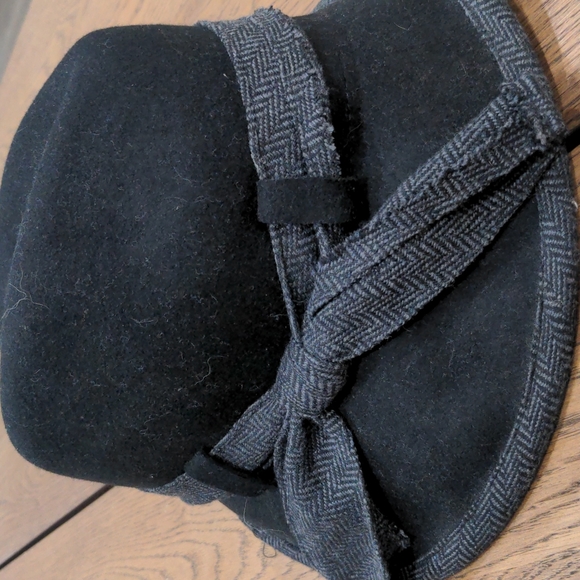 Jessica Simpson felt bucket hat. - Picture 2 of 7